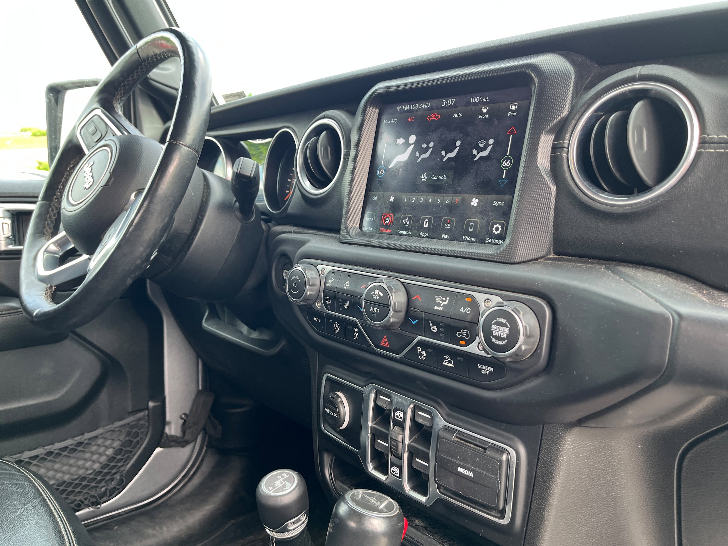 Used 2020 Jeep Gladiator Overland AWD/4WD image 14