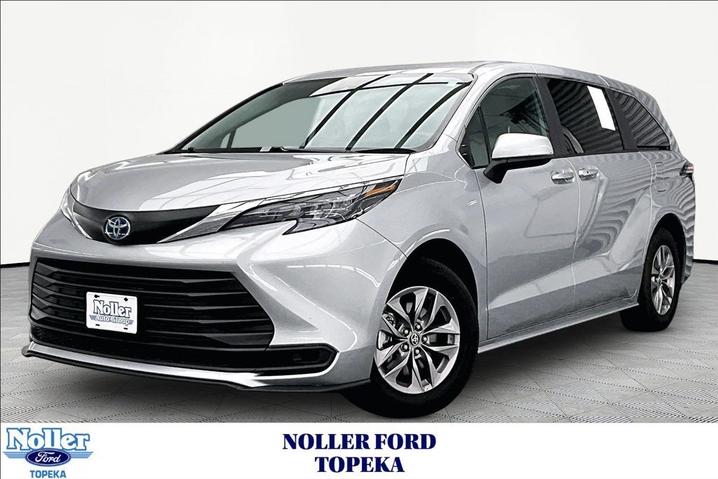Used 2025 Toyota Sienna LE