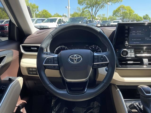 Used 2021 Toyota Highlander XLE FWD image 9