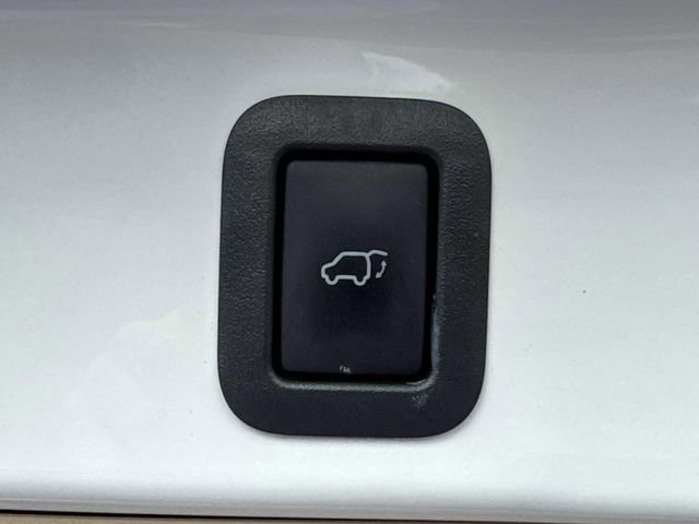 Used 2017 Toyota Highlander XLE image 14