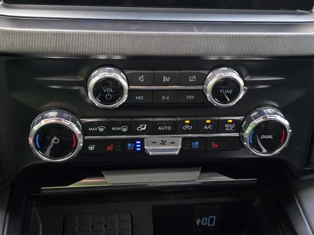 Certified 2024 Ford F350 Platinum w/ FX4 Off-Road Package AWD/4WD image 33