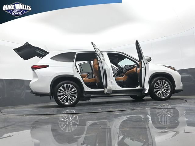 Used 2023 Toyota Highlander Platinum FWD image 30