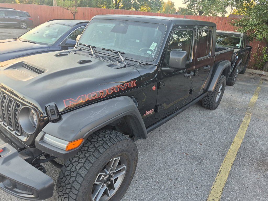 Used 2026 Jeep Gladiator Mojave AWD/4WD image 5