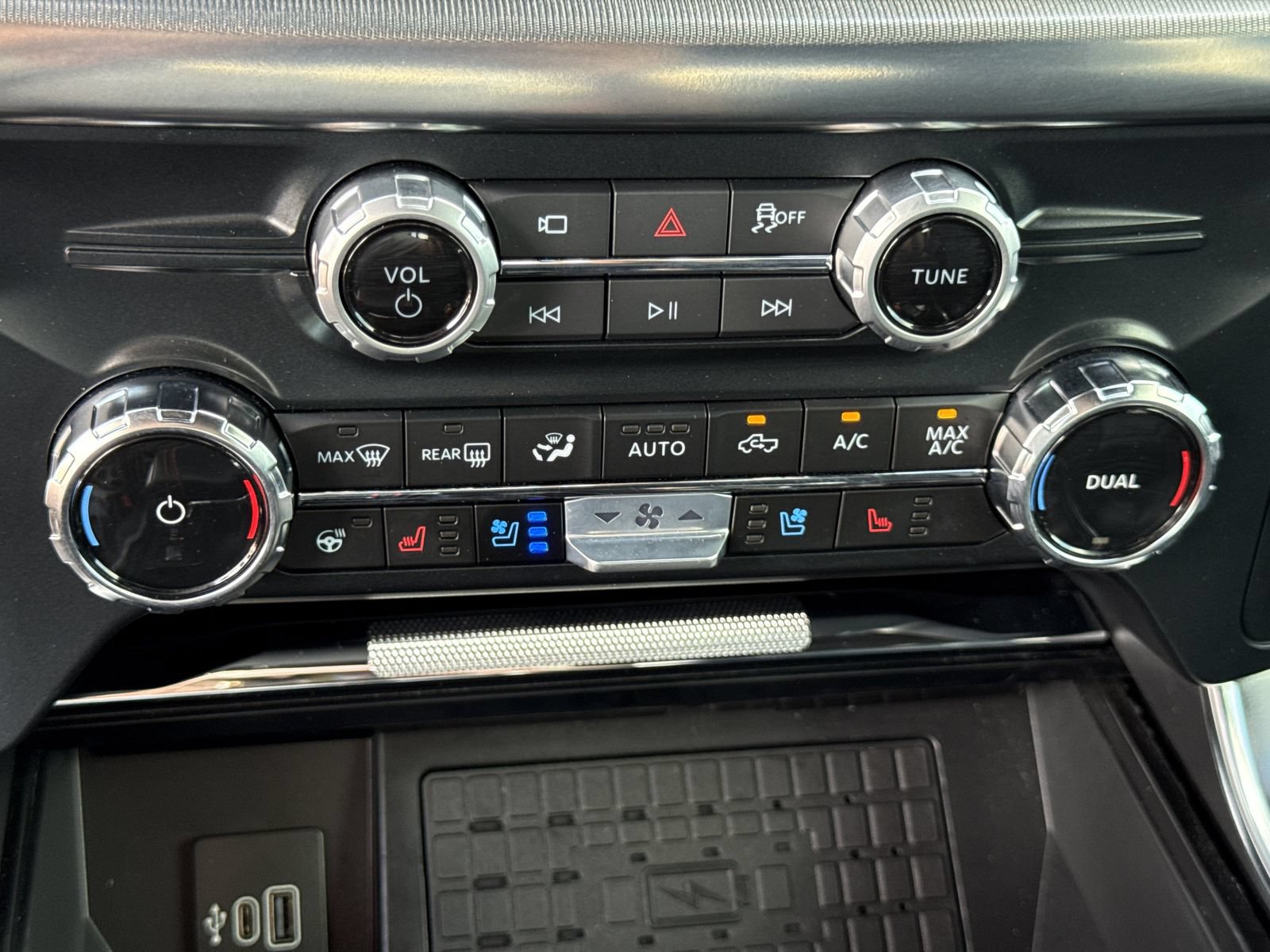 Certified 2025 Ford F150 Raptor AWD/4WD image 32