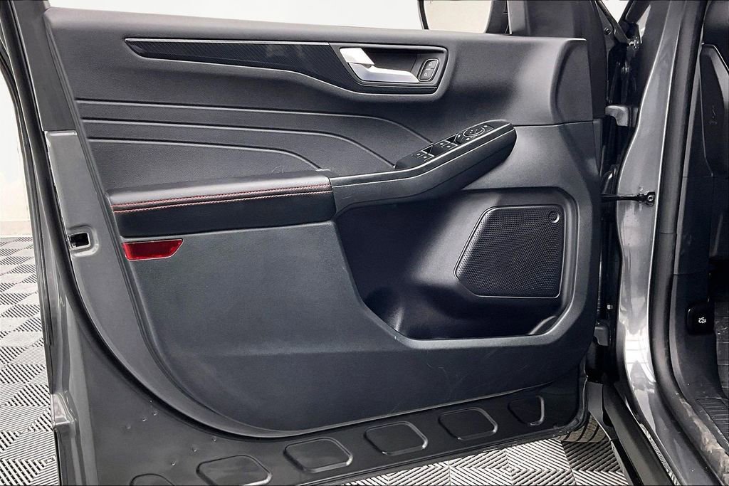 Certified 2025 Ford Escape ST-Line image 23