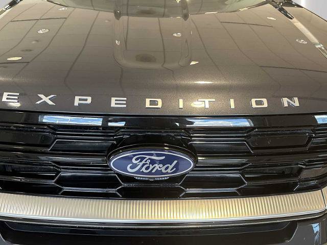 Certified 2025 Ford Expedition Platinum w/ Driver's Package AWD/4WD image 32