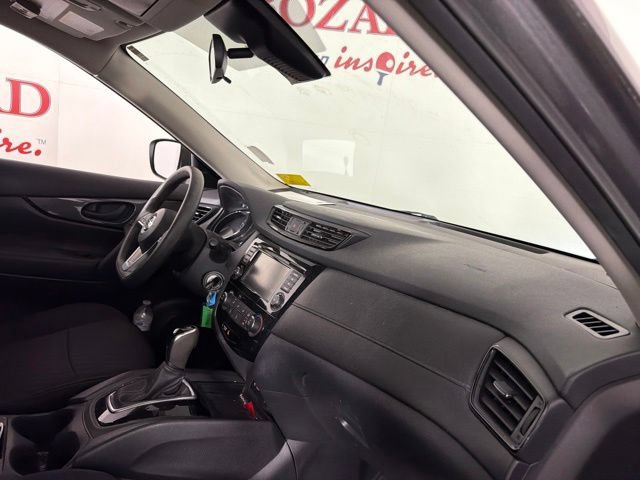 Used 2019 Nissan Rogue S FWD image 17