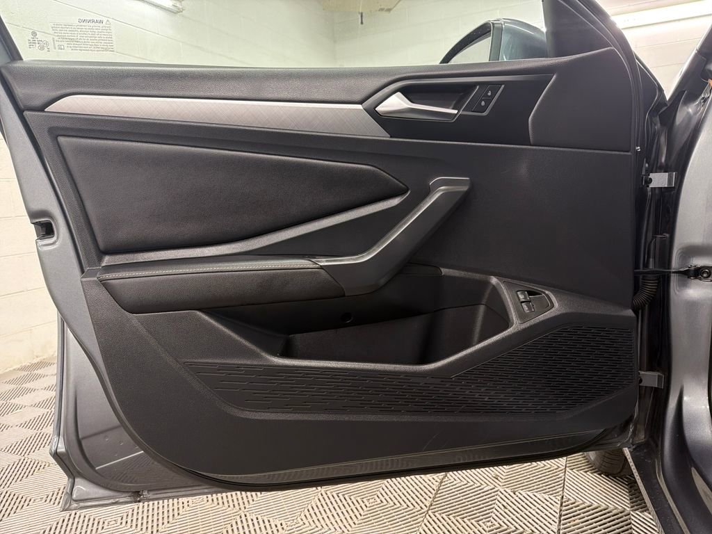 Used 2022 Volkswagen Jetta SE image 15