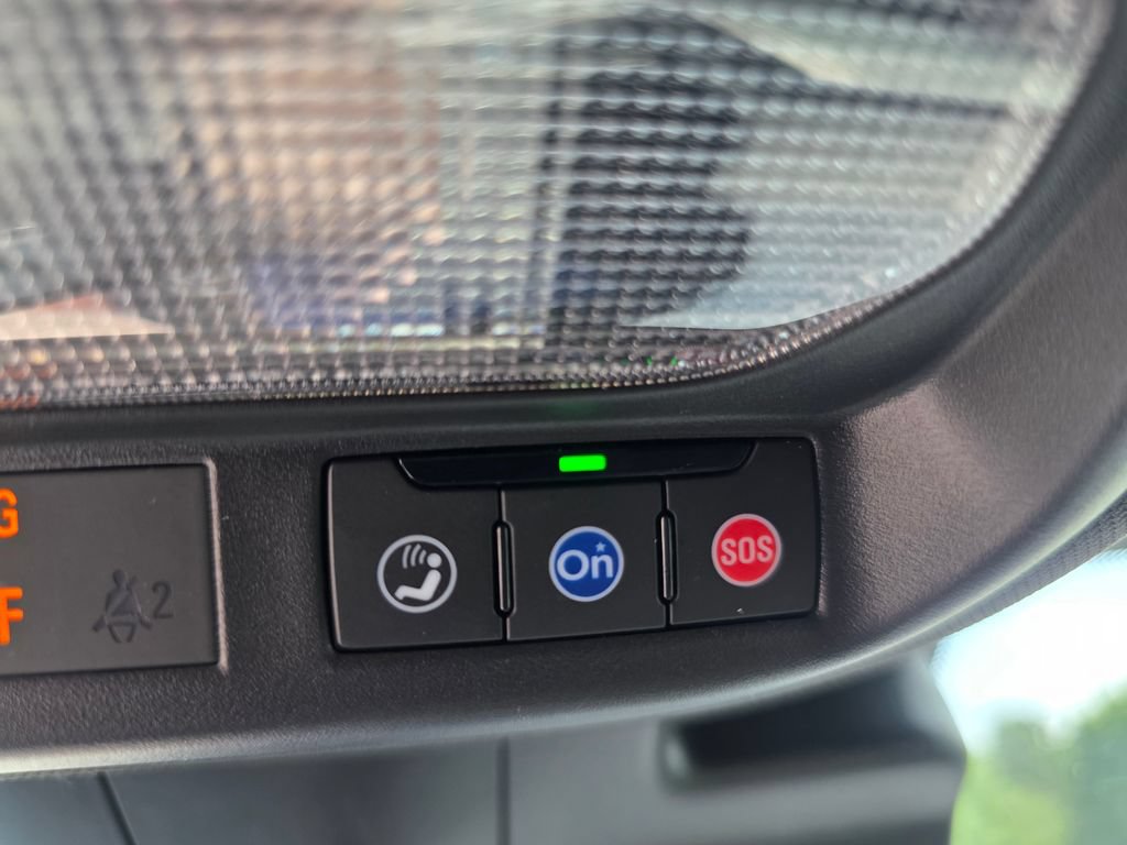 Used 2024 Chevrolet Trax RS FWD image 25