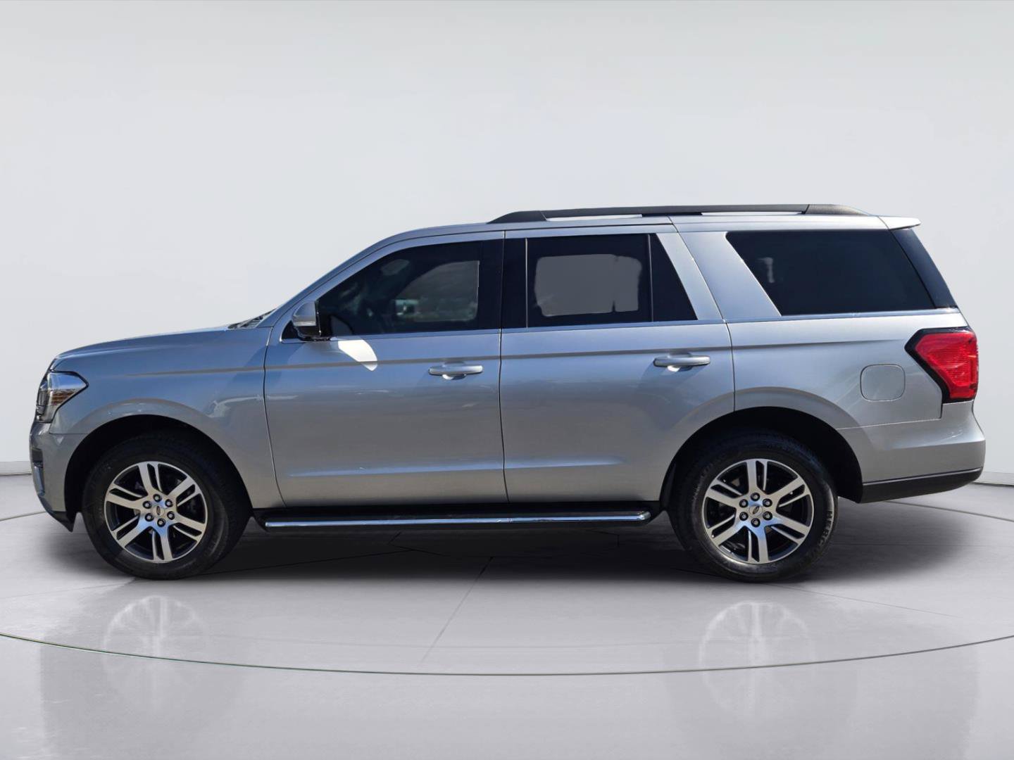 Certified 2022 Ford Expedition XLT RWD image 5