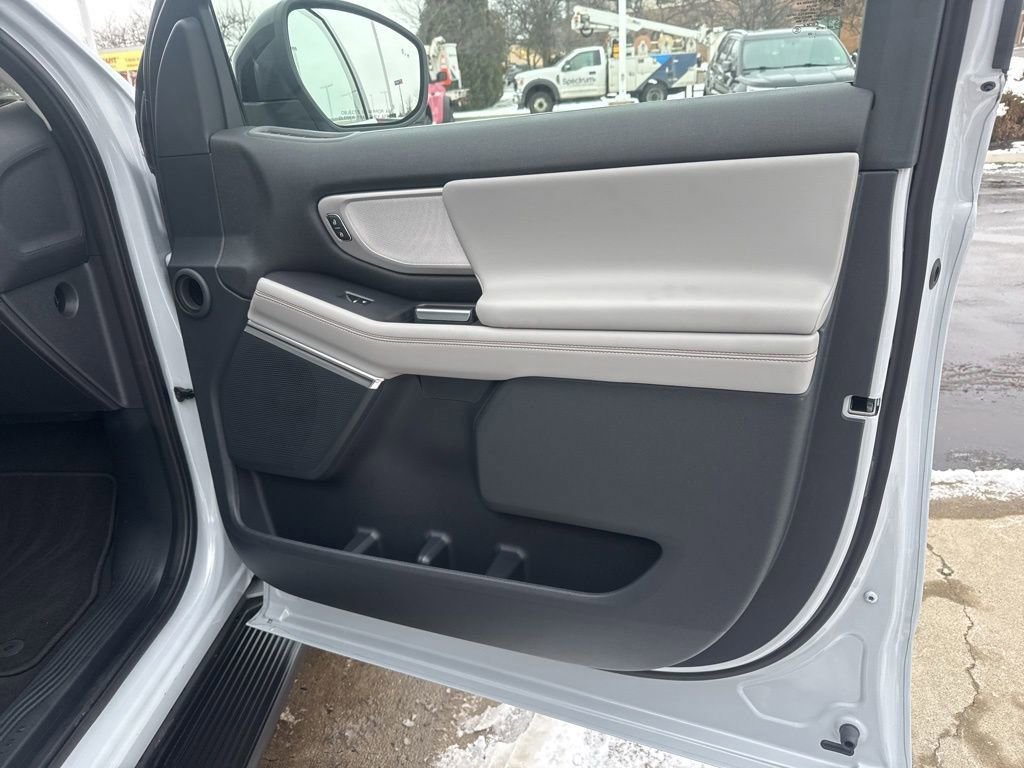 Certified 2025 Ford Expedition Active image 40
