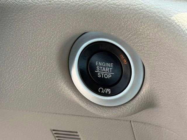 Used 2024 Chrysler Pacifica Touring-L FWD image 17