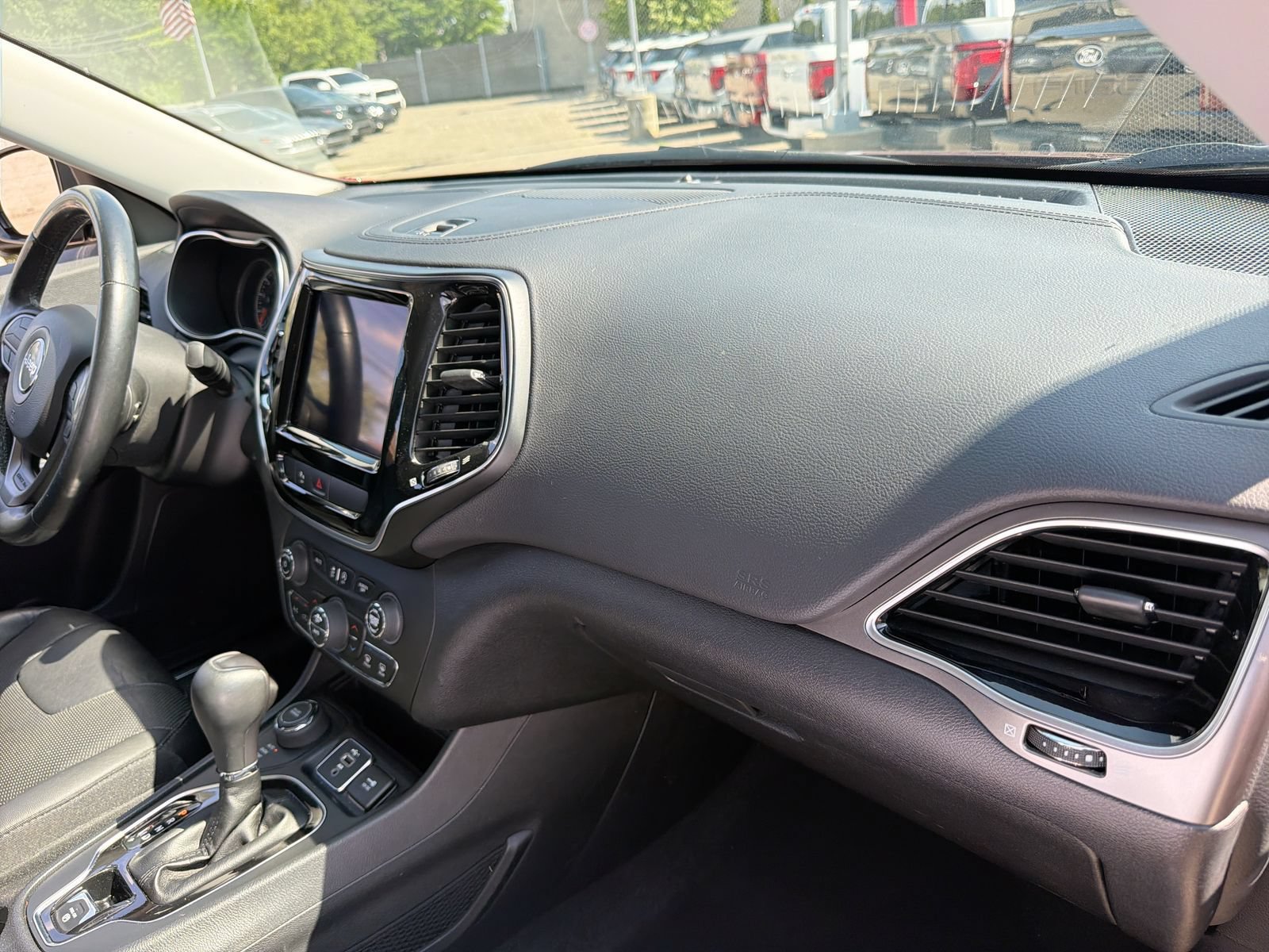Used 2019 Jeep Cherokee Limited AWD/4WD image 19