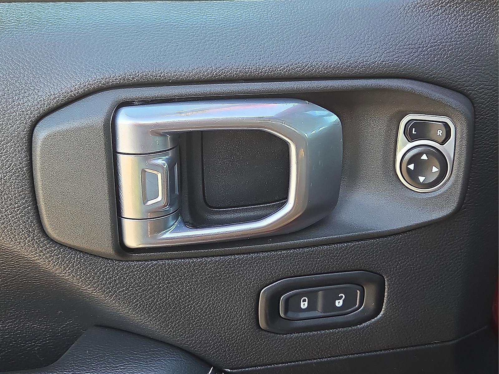 Used 2021 Jeep Wrangler Unlimited Rubicon image 13