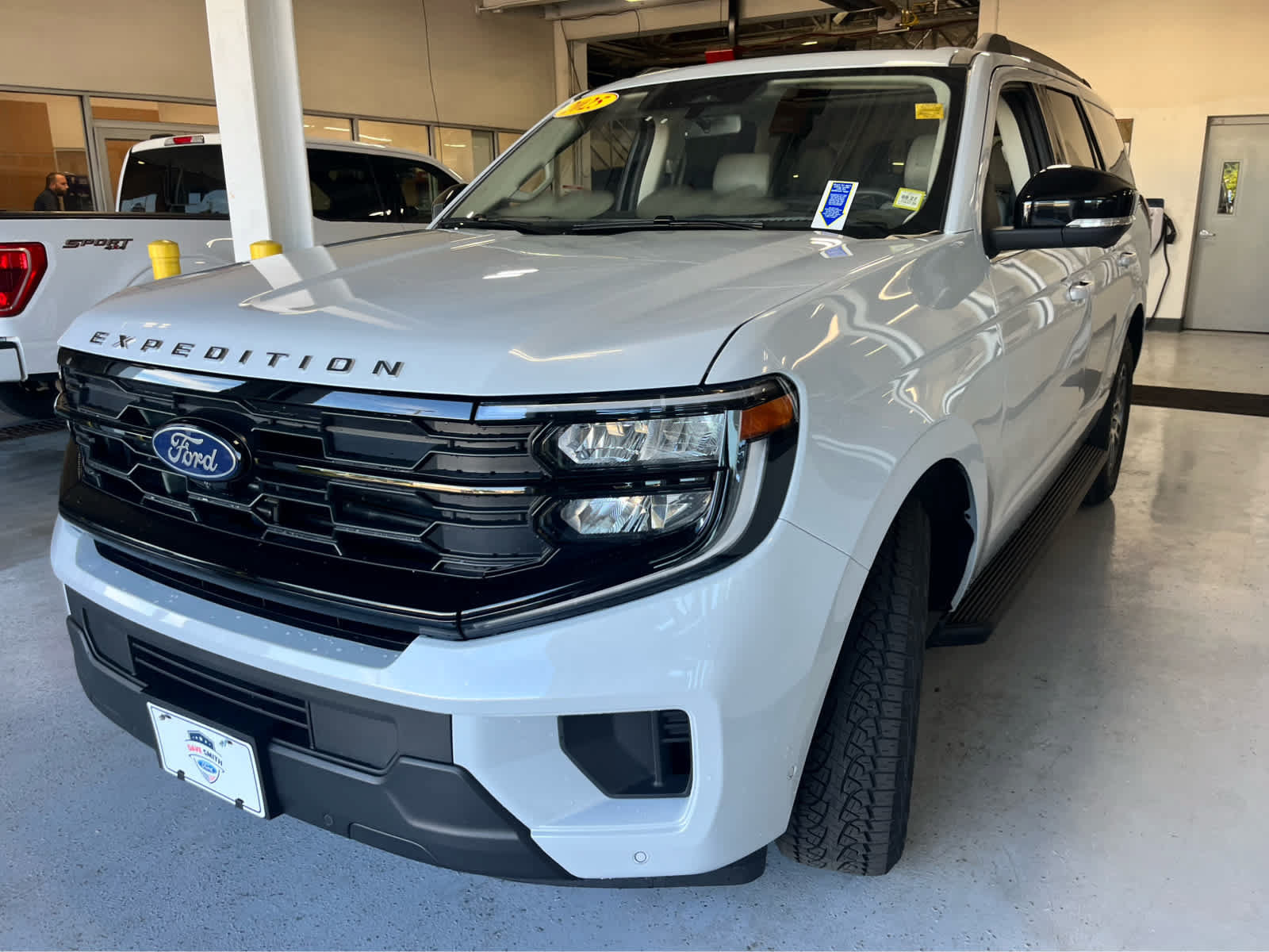 Certified 2025 Ford Expedition Active AWD/4WD image 2