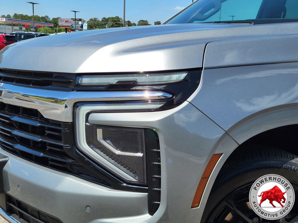 Used 2025 Chevrolet Suburban LS image 11