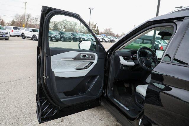 Certified 2025 Ford Explorer Platinum w/ LUX Leather Package AWD/4WD image 21