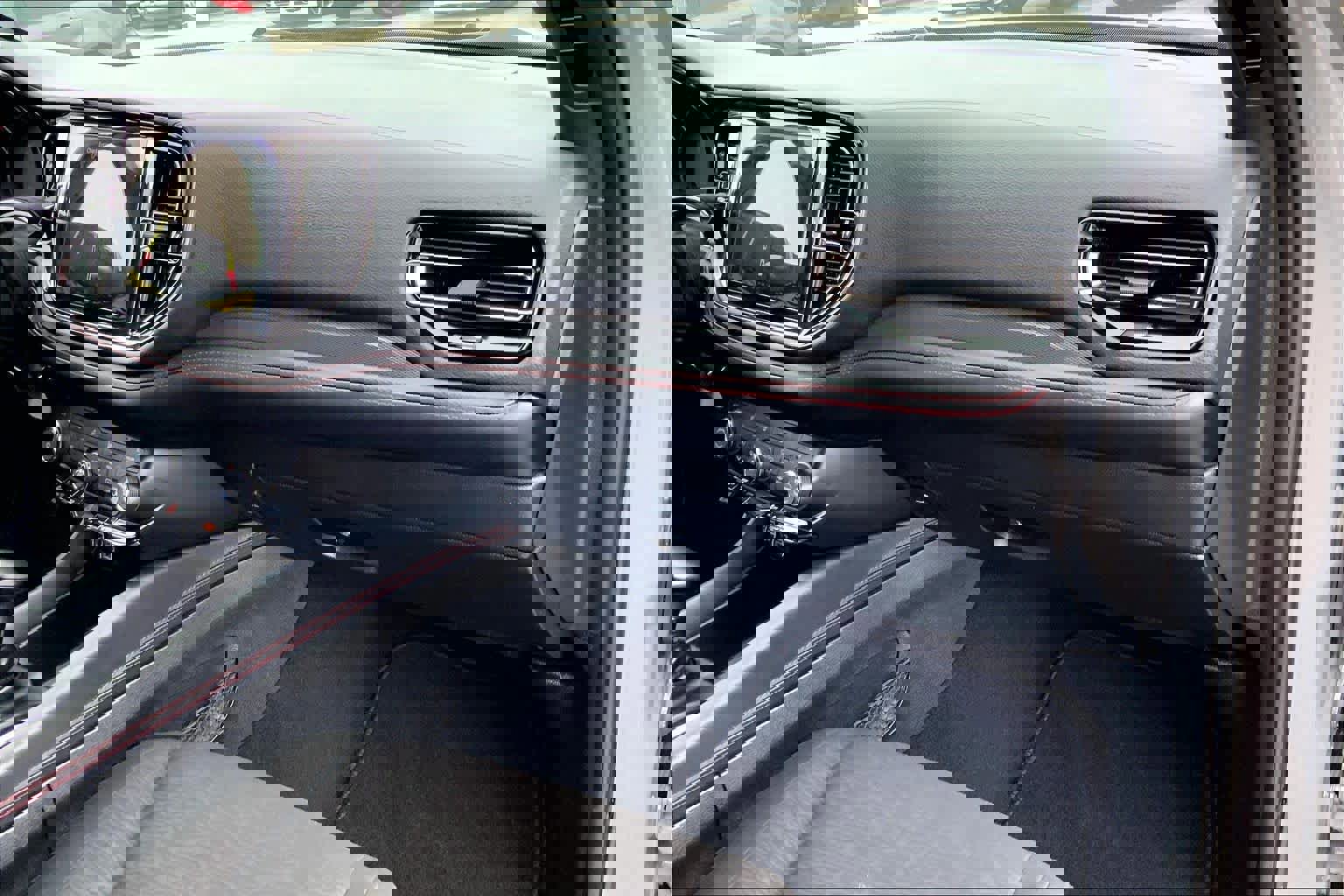 Used 2025 Dodge Durango GT w/ Blacktop Package image 16