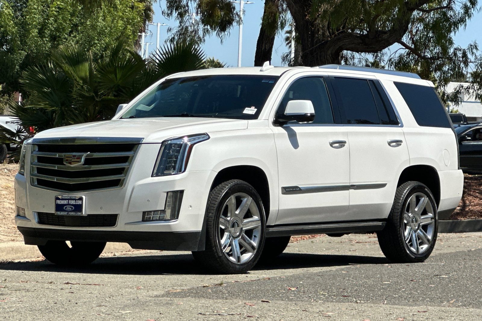 Used 2018 Cadillac Escalade Premium Luxury AWD/4WD image 8