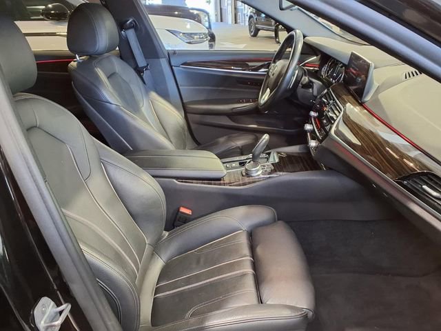 Used 2019 BMW 530e image 30