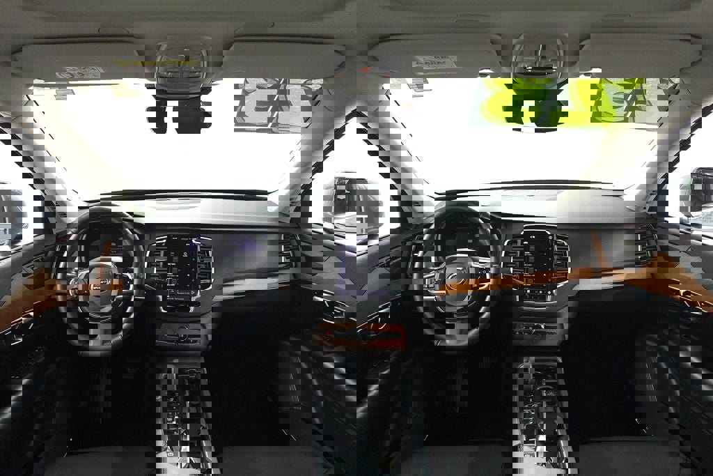 Used 2023 Volvo XC90 B6 Plus image 6