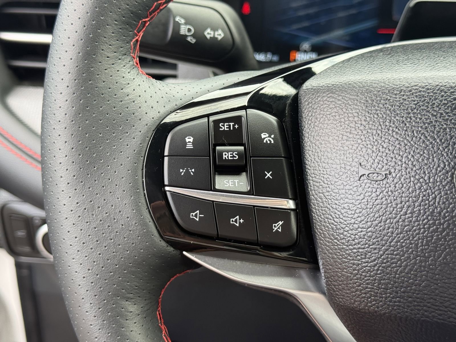 Certified 2025 Ford Explorer ST-Line AWD/4WD image 30