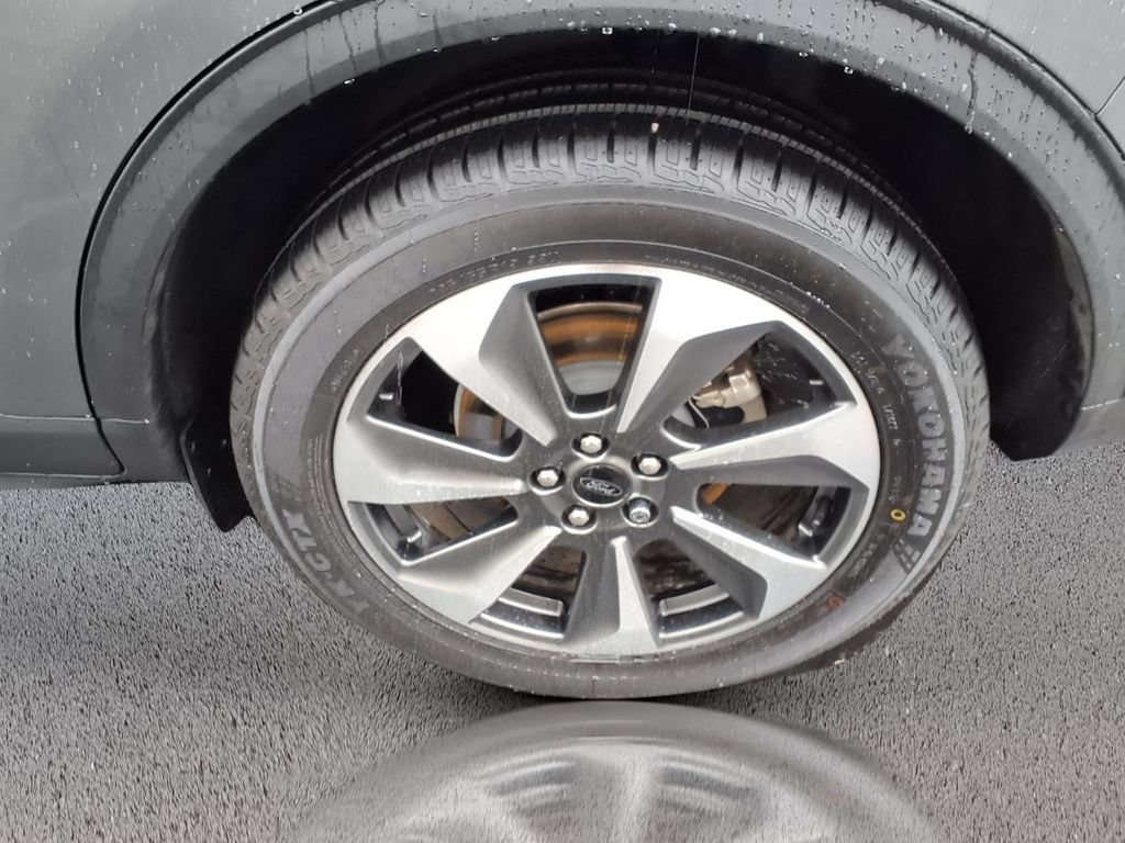 Certified 2025 Ford Escape Platinum w/ Premium Technology Package AWD/4WD image 31