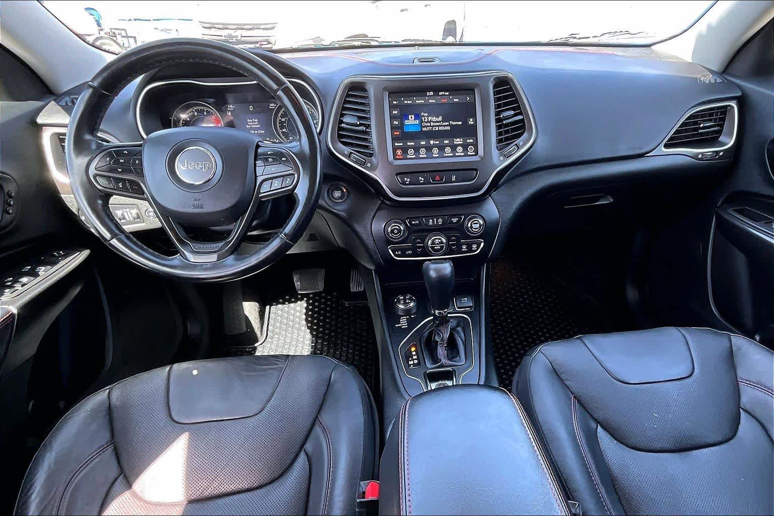 Used 2021 Jeep Cherokee Trailhawk w/ Technology Group AWD/4WD image 15
