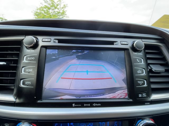 Used 2019 Toyota Highlander XLE AWD/4WD image 25