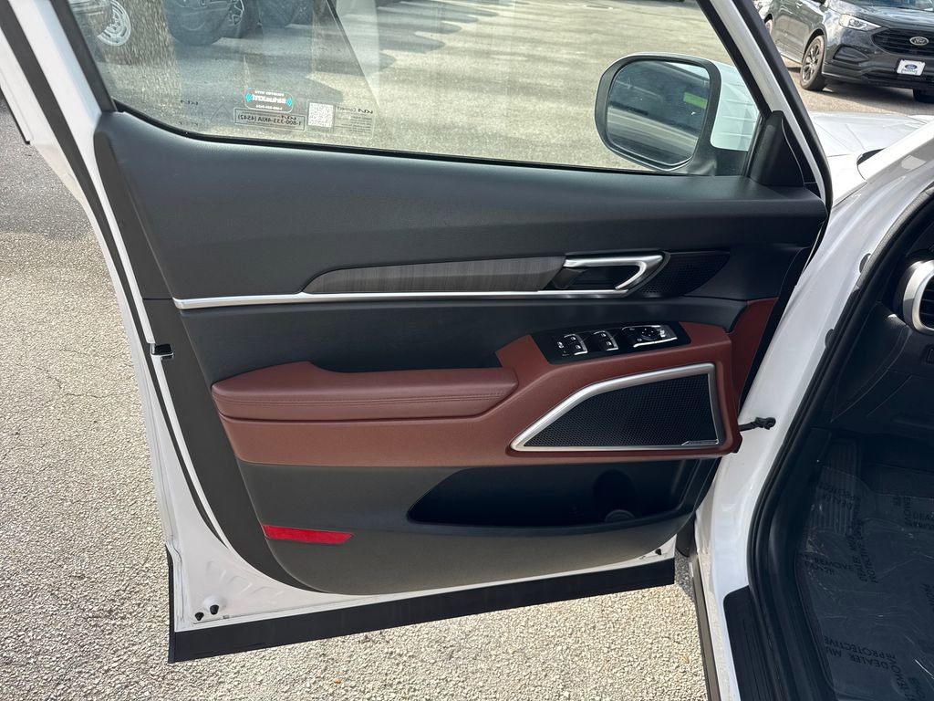 Used 2024 Kia Telluride EX w/ EX Captain's Chair Package image 14