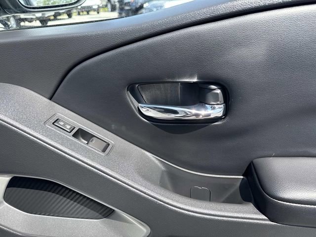 Used 2025 Nissan Frontier SV image 14