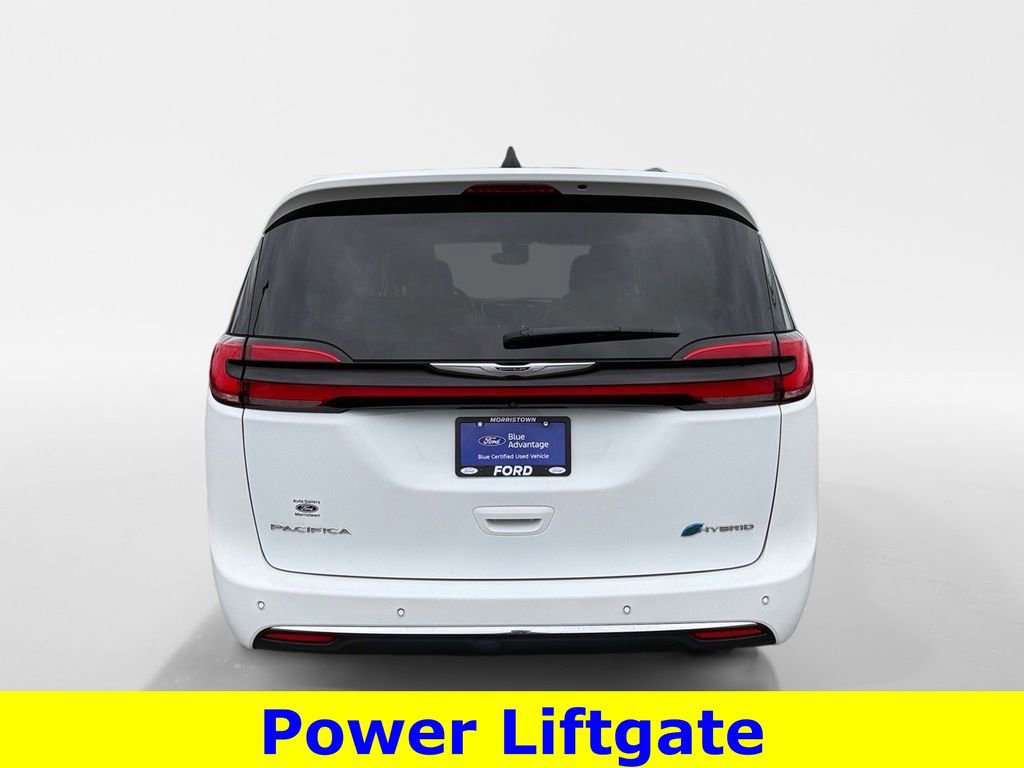 Used 2023 Chrysler Pacifica Touring-L image 3