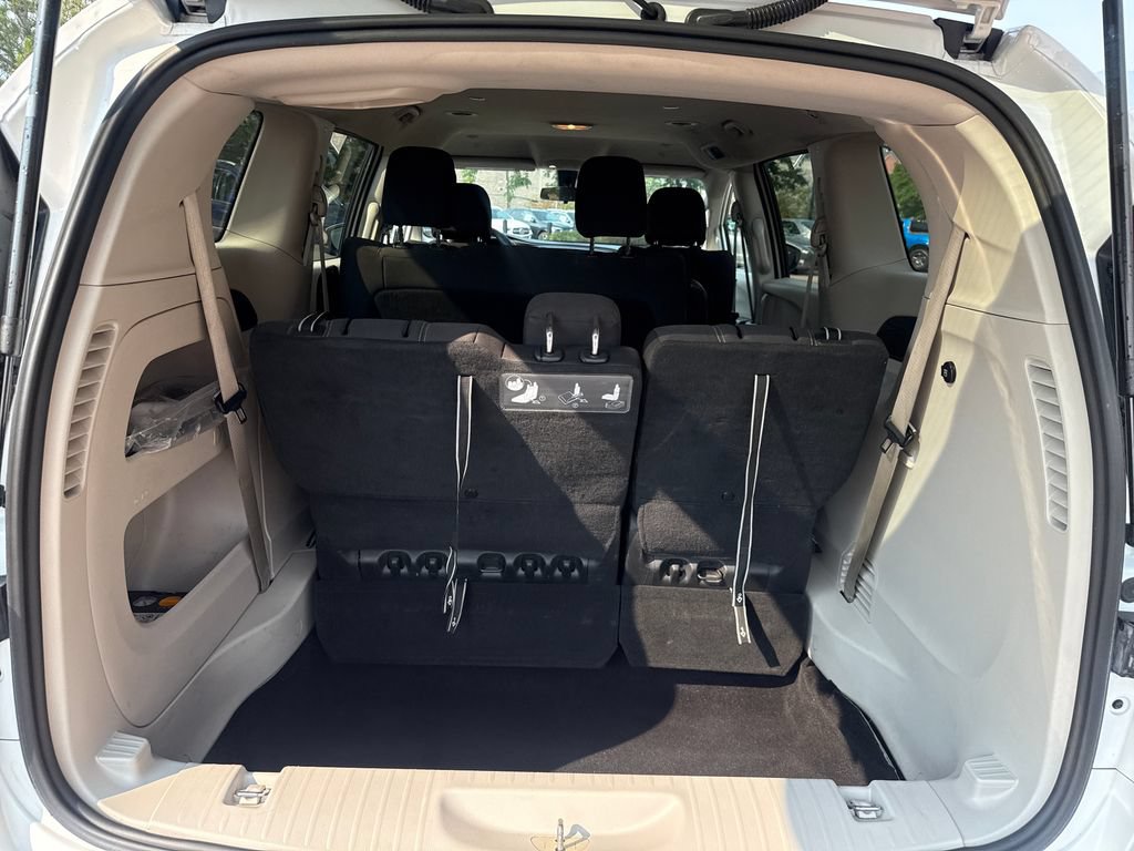 Used 2020 Chrysler Voyager L FWD image 7