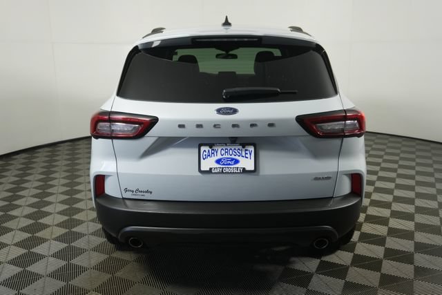 Certified 2025 Ford Escape ST-Line Select AWD/4WD image 4