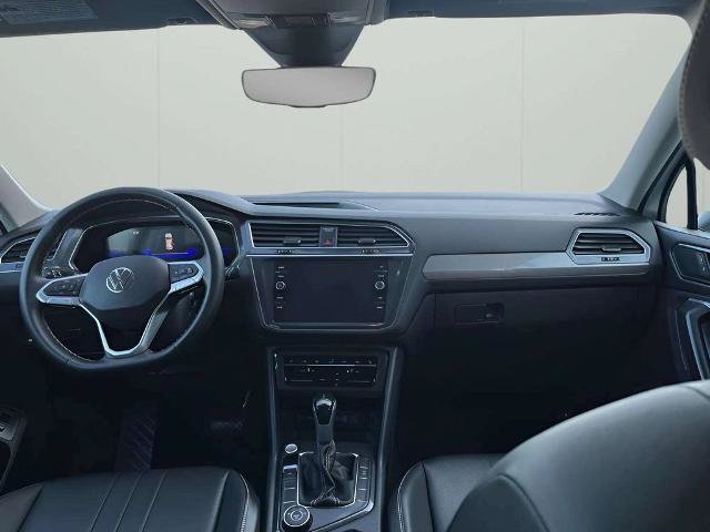 Used 2023 Volkswagen Tiguan SE AWD/4WD image 13