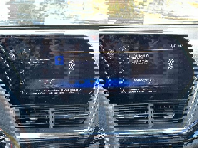 Used 2025 Chevrolet Trax RS w/ Sunroof Package image 9