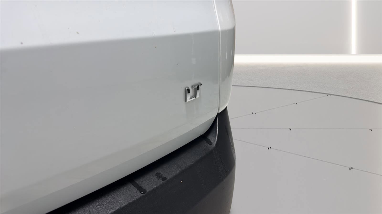 Used 2022 Chevrolet Traverse LT image 31