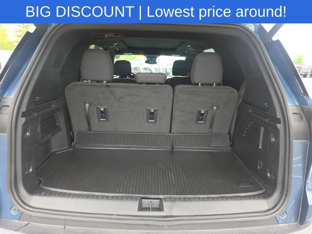 Used 2024 Chevrolet Traverse LT w/ LPO, Floor Liner Package FWD image 12