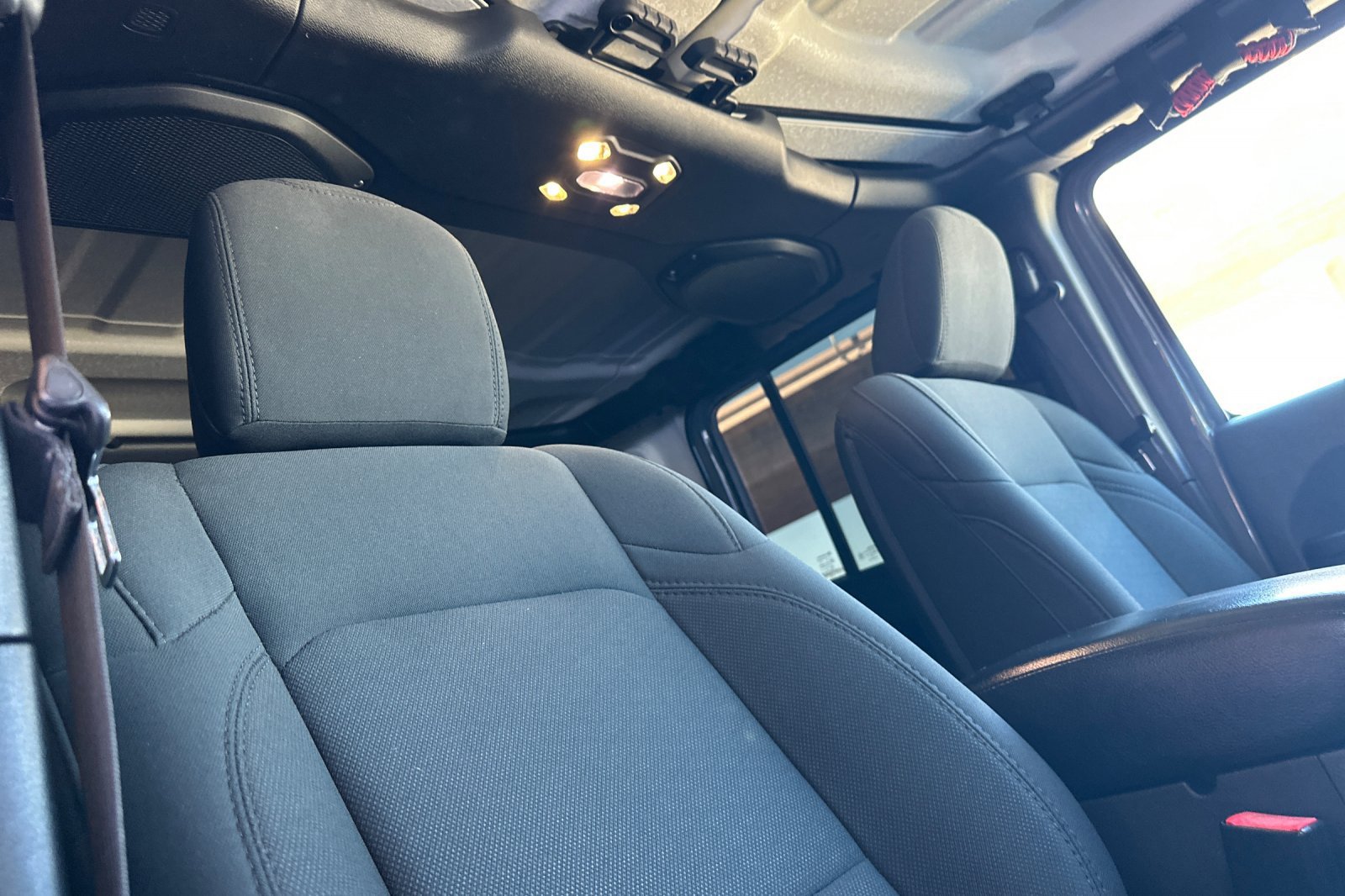Used 2019 Jeep Wrangler Unlimited Sport S AWD/4WD image 16