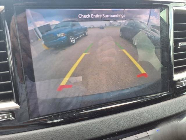 Used 2025 Chrysler Pacifica Select FWD image 11