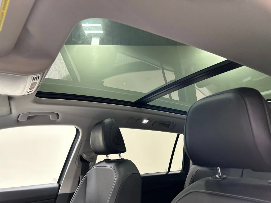 Used 2018 Volkswagen Tiguan SE w/ Panoramic Sunroof Package FWD image 26