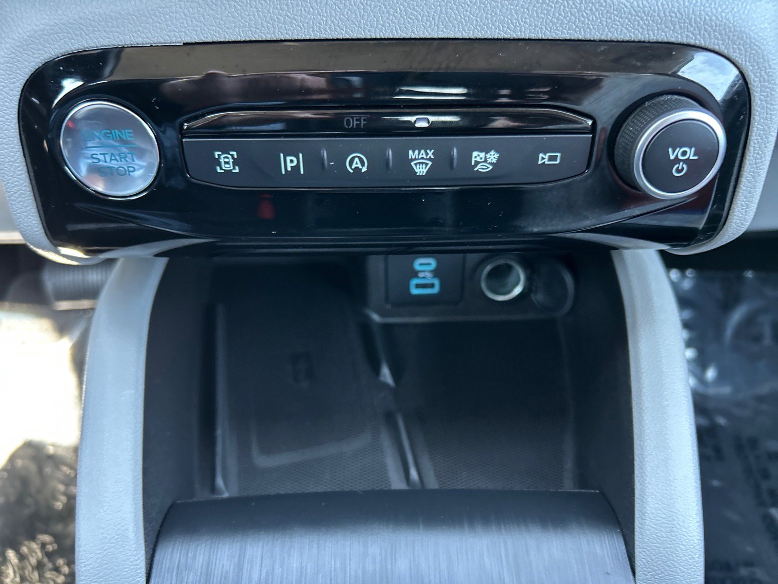 Certified 2023 Ford Escape Platinum image 28