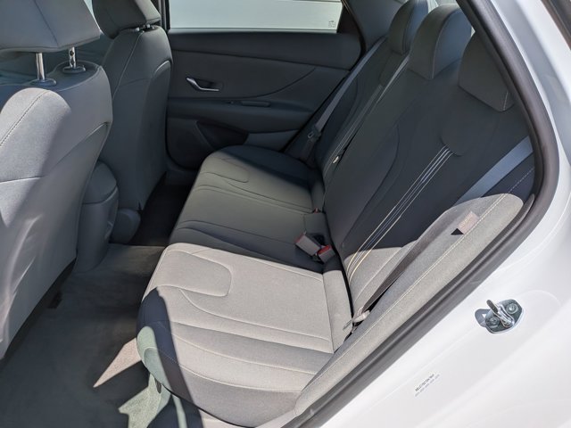 Used 2025 Hyundai Elantra Hybrid FWD image 29