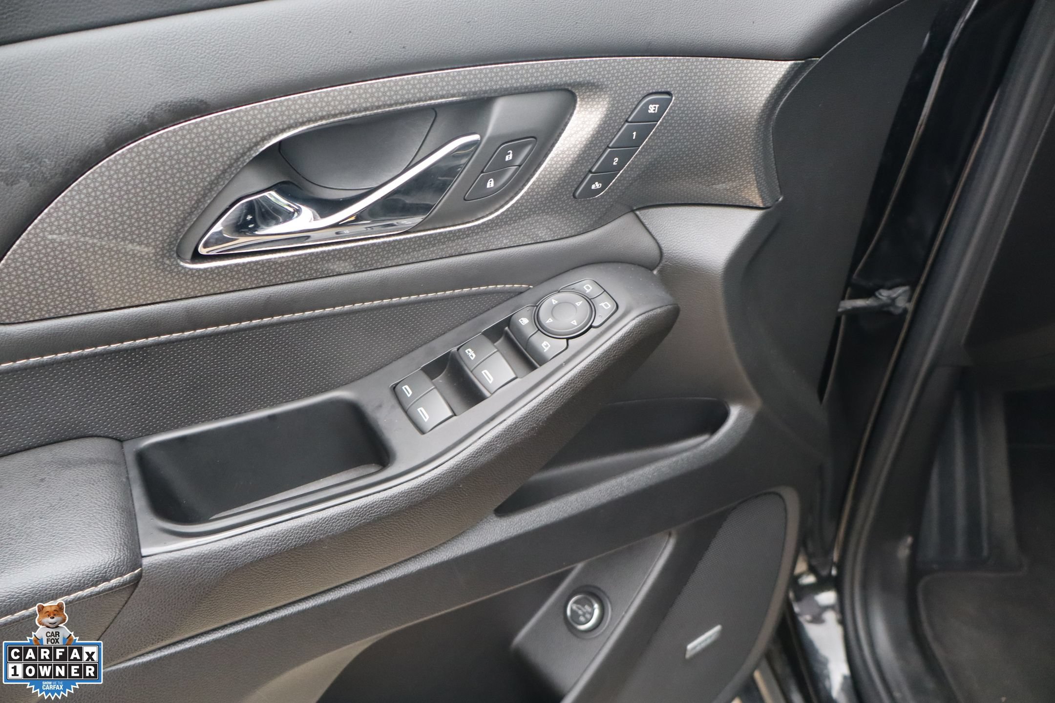 Used 2023 Chevrolet Traverse Premier FWD image 13