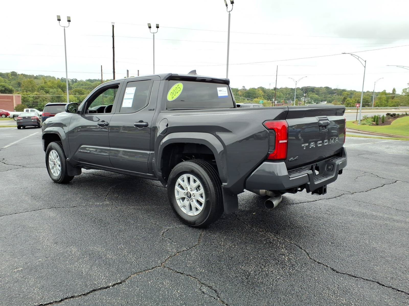 Used 2025 Toyota Tacoma SR5 AWD/4WD image 5