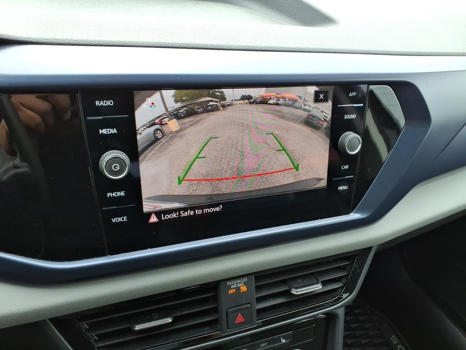 Used 2023 Volkswagen Taos SE w/ Panoramic Sunroof Package FWD image 21