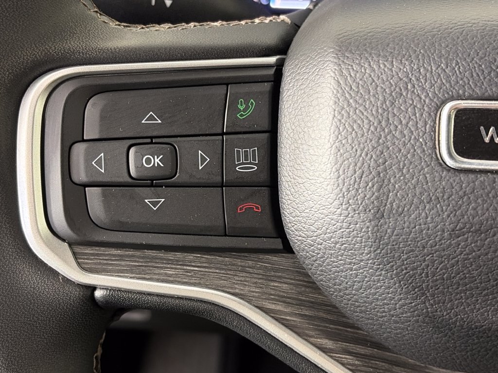 Used 2024 Jeep Wagoneer L Series II AWD/4WD image 17