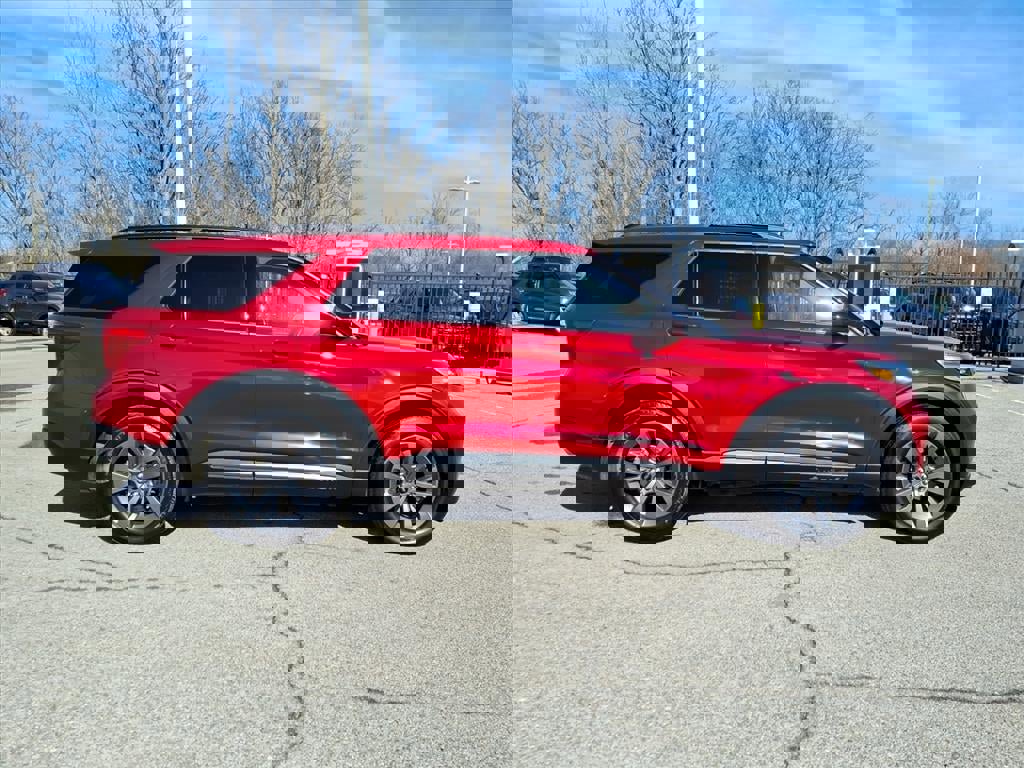 Certified 2022 Ford Explorer XLT w/ Equipment Group 202A image 6