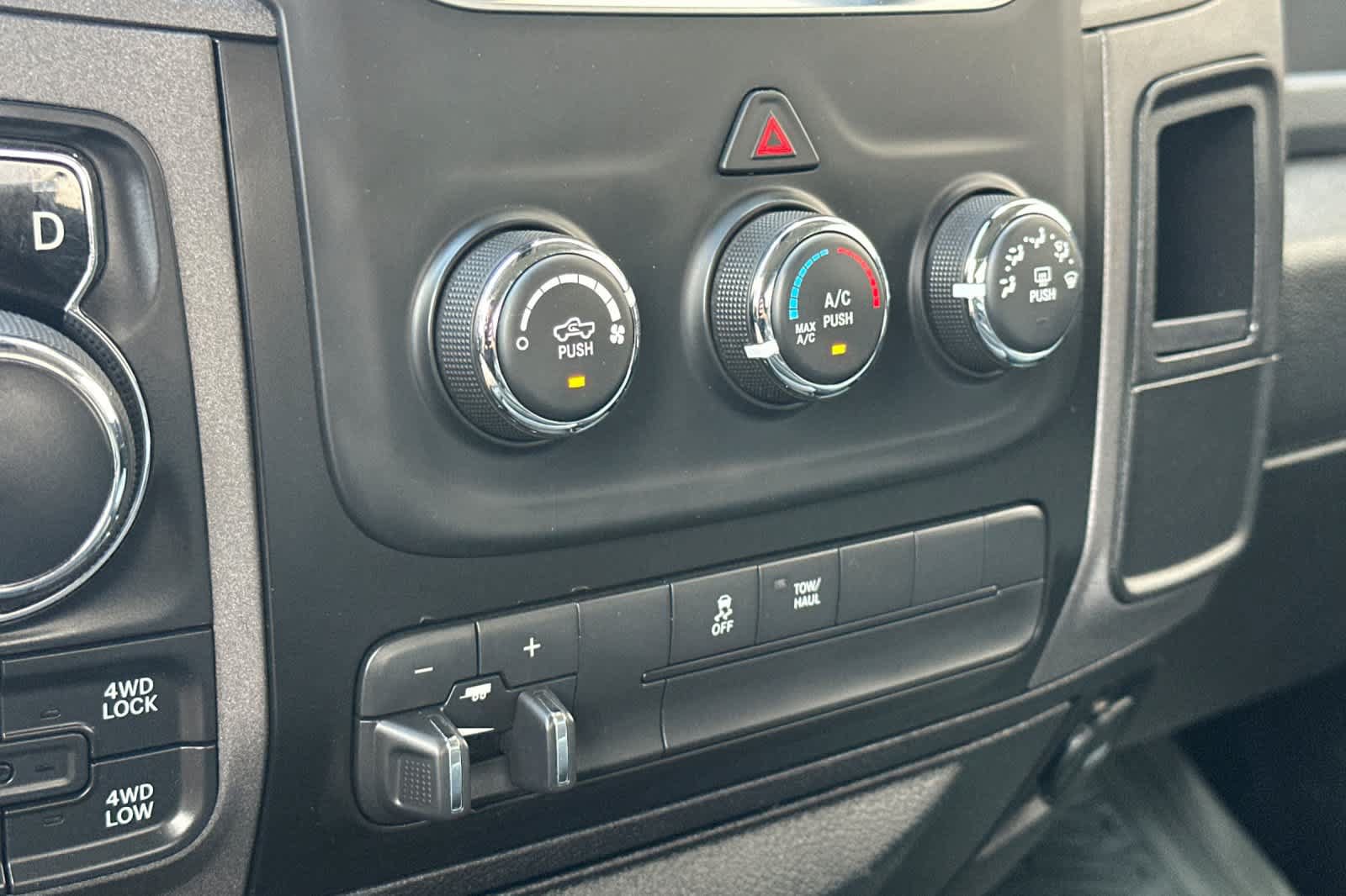 Used 2018 RAM 1500 Express w/ Express Value Package AWD/4WD image 19
