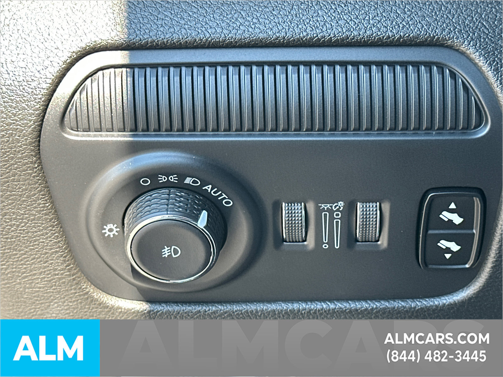 Used 2024 Jeep Wagoneer L Series II w/ Flexible Seating Group AWD/4WD image 36